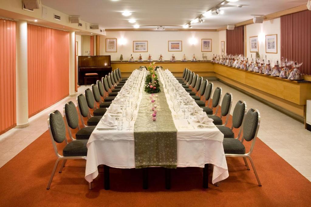 Hotel Kalvaria Győr Exteriör bild